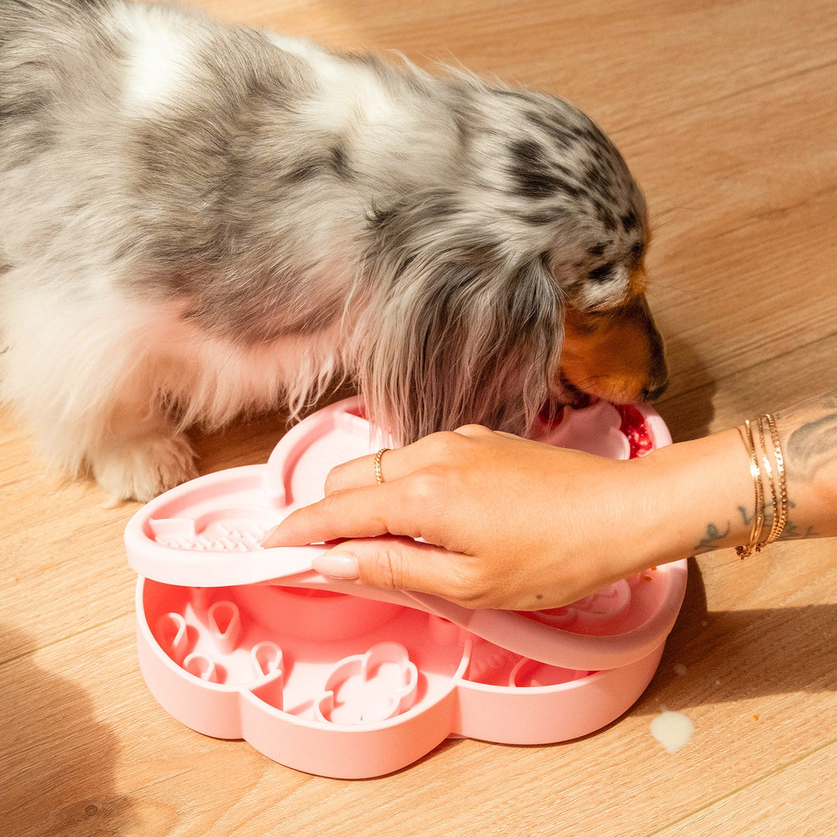 cloud nine lick mat &amp; lid | strawberry