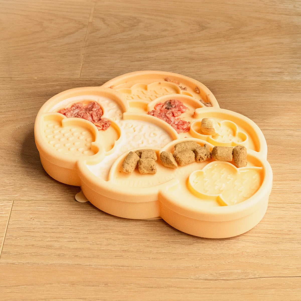 cloud nine lick mat &amp; lid | clementine